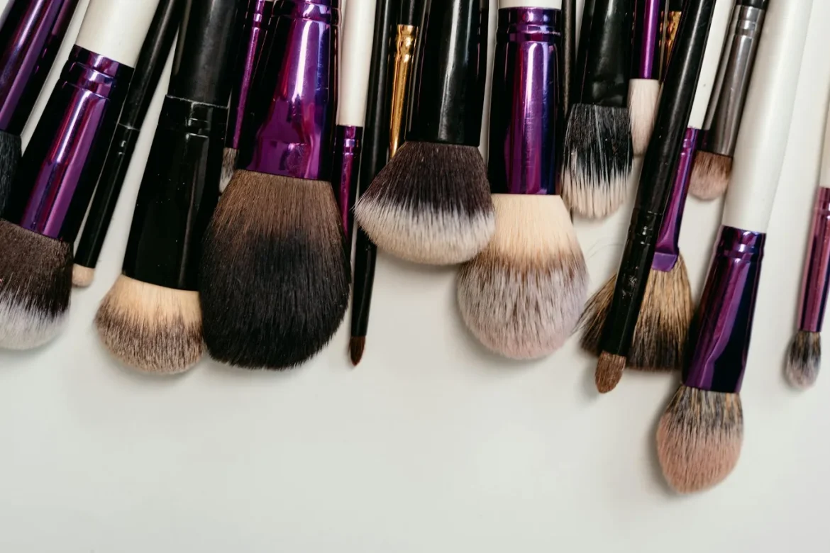 Best Brush Kit for Makeup: Buyer Guide - best brush kit for makeup