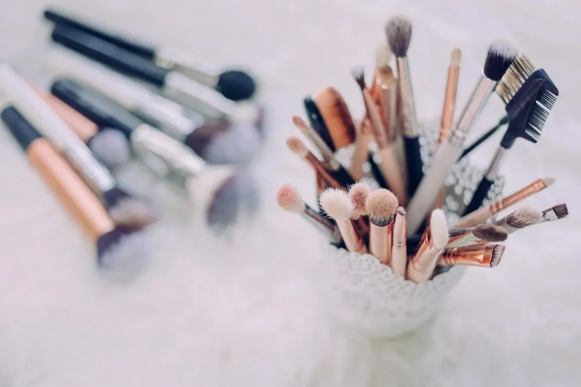 Best Low-Cost Makeup Brushes That Work Well - best low cost makeup brushes