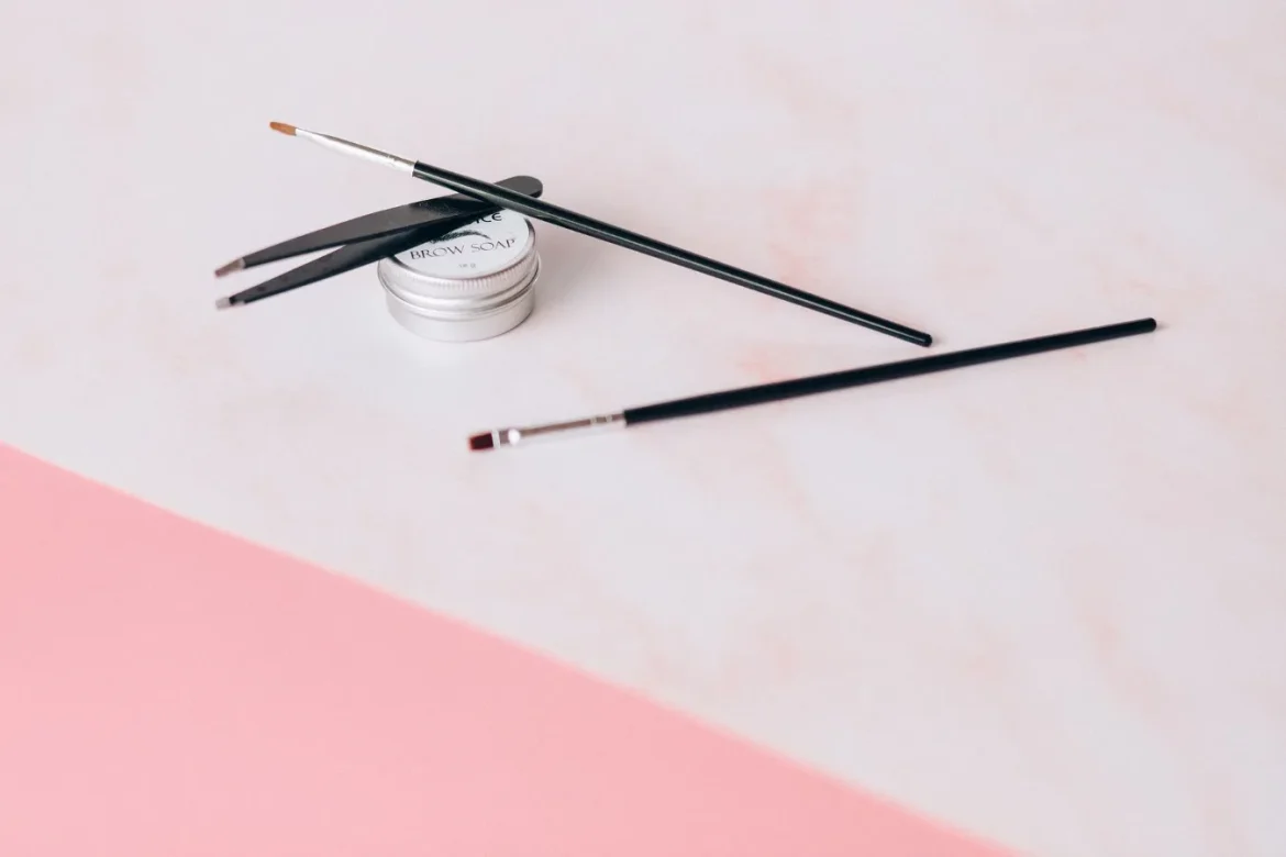Eyebrow Brush Makeup: How to Choose It - eyebrow brush makeup