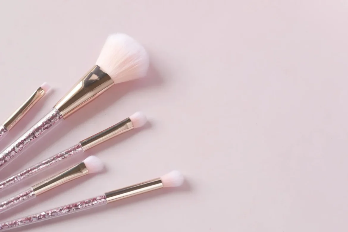 Flat Makeup Brush: How to Choose and Use It - flat makeup brush