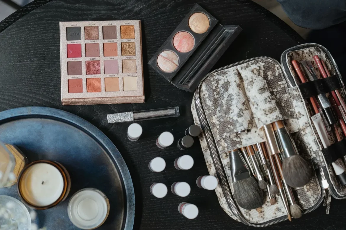 How to Choose a Makeup Brush Travel Case - makeup brush travel case