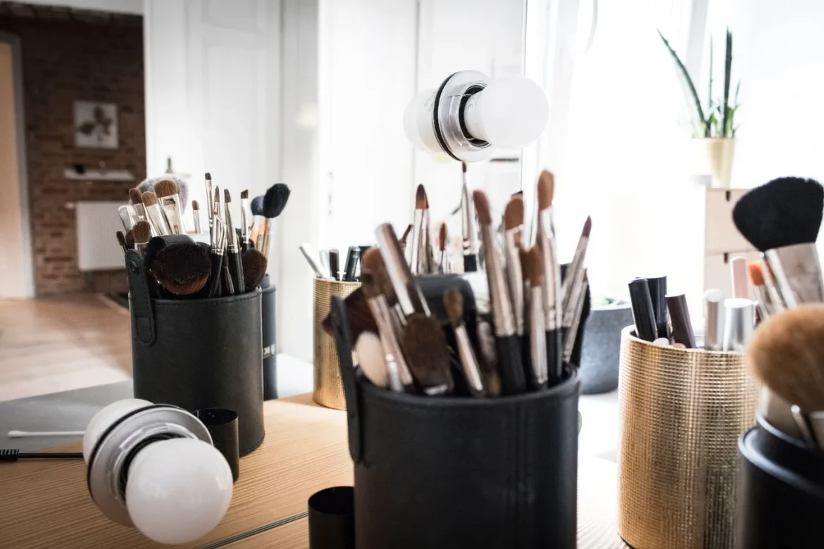 Natural Hair Makeup Brushes: A Smart Guide - natural hair makeup brushes