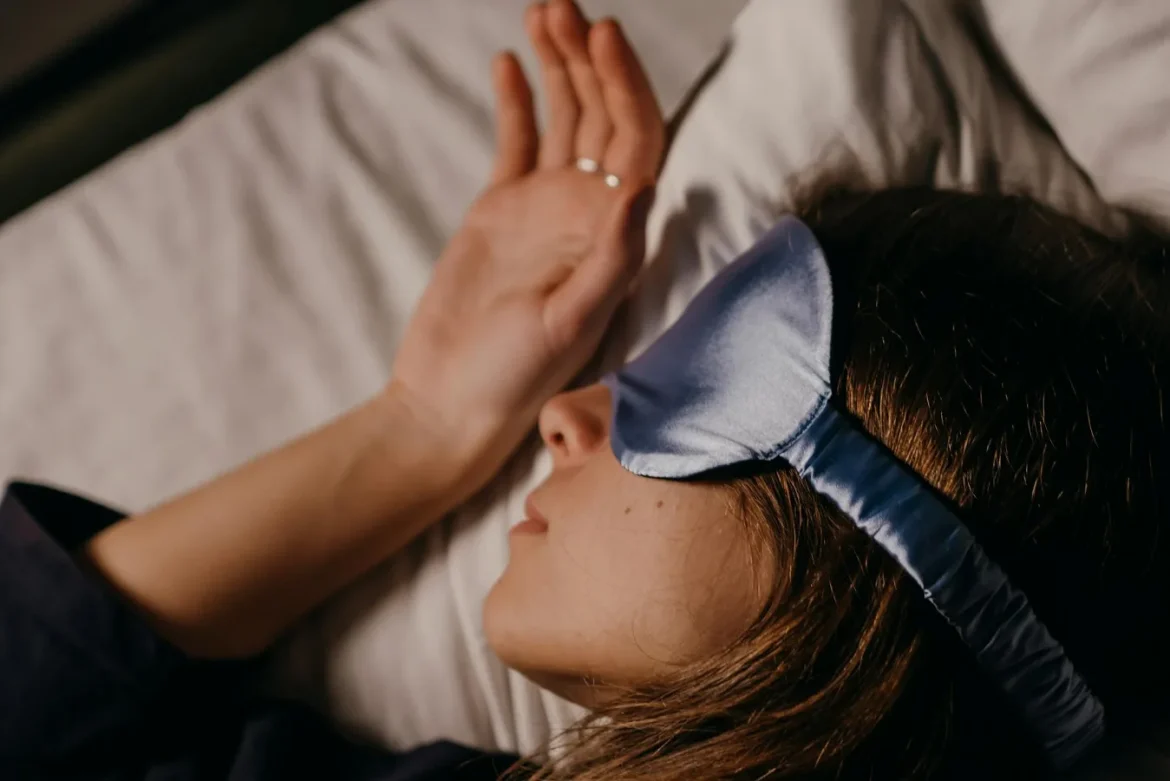 Sleep Eye Mask with Eyelashes: Buyer Guide - sleep eye mask with eyelashes
